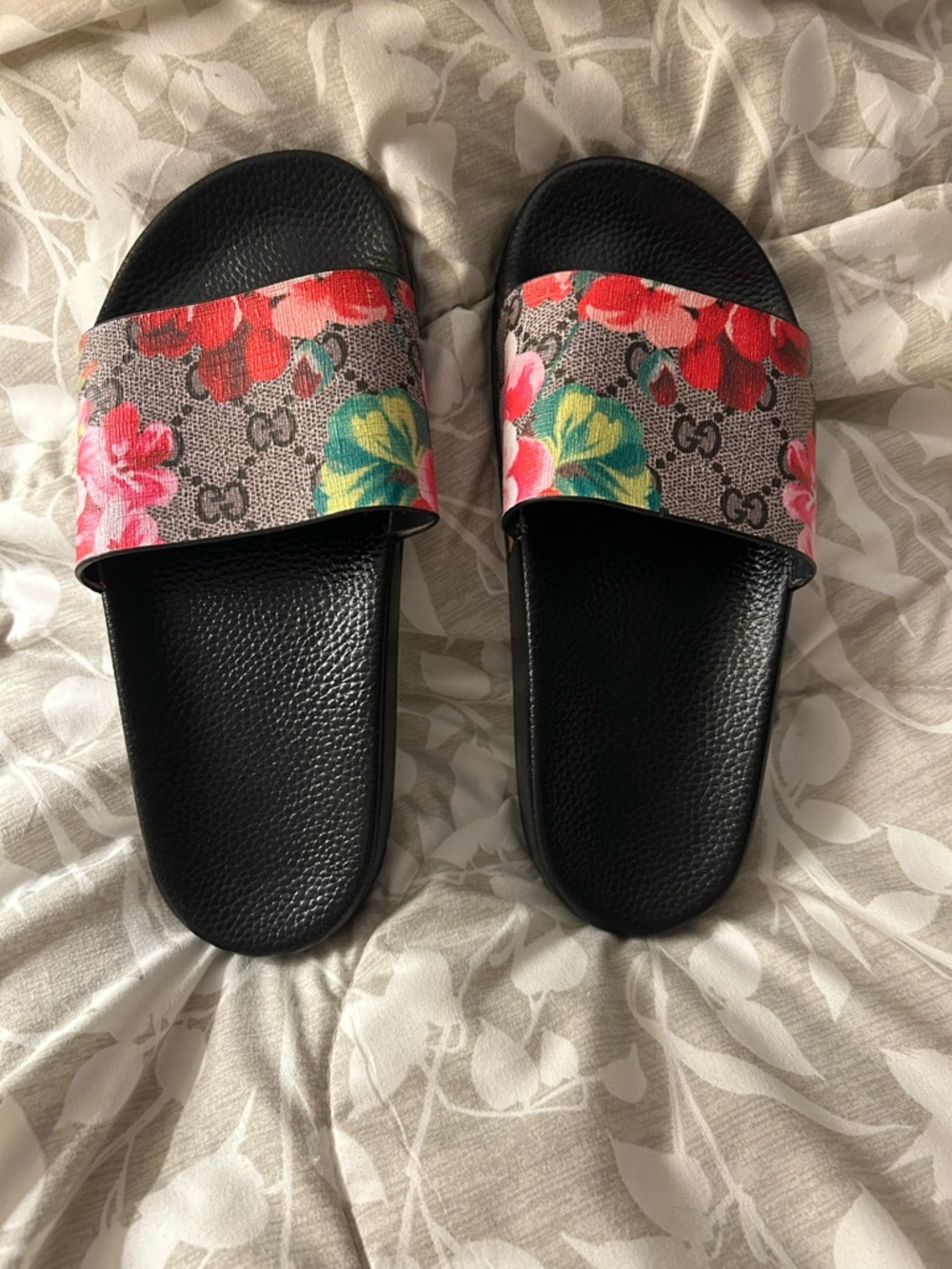 Gucci Floral GG Canvas Black Slide Sandals with Red & Pink Flowers - Picture 5 of 8